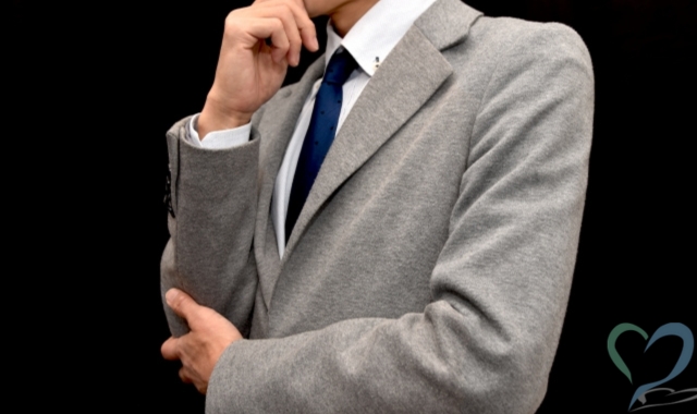 詐欺師を特定する