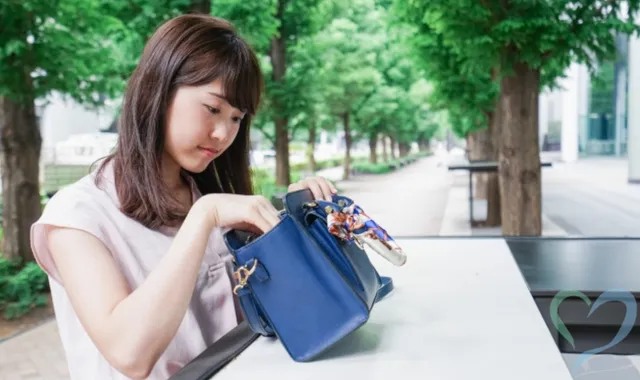 海外旅行中に貴重品が見つからない時にすべき対応と頼れる相談先は？