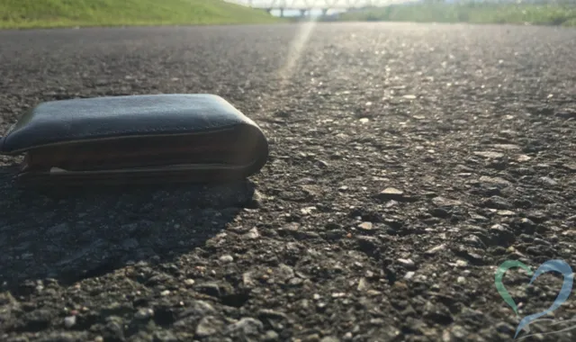 海外旅行中に貴重品が見つからない時にすべき対応と頼れる相談先は？