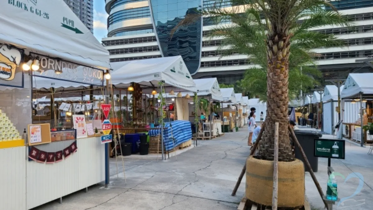 アジアの街の賑わい